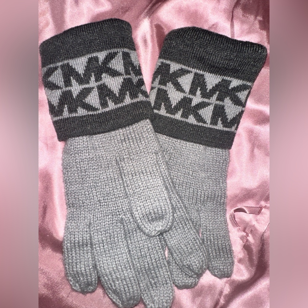 Michael Kors Knitted Grey Gloves